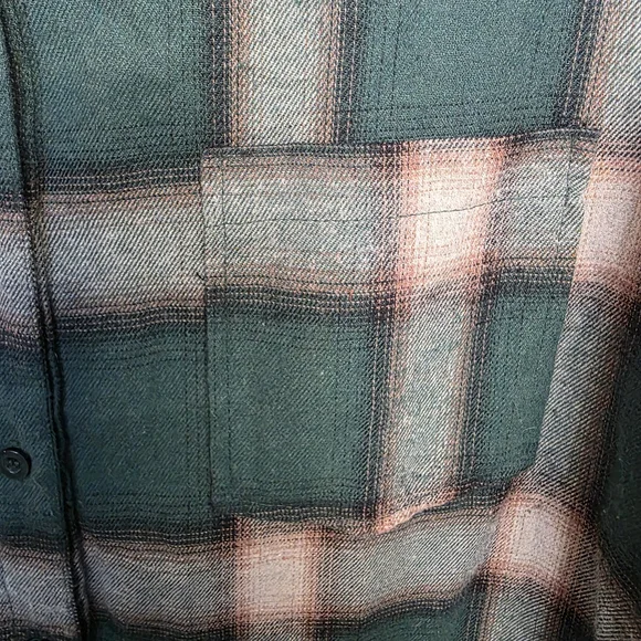 Women's Green Plaid Button-Down Shacket - Picture 6 of 12